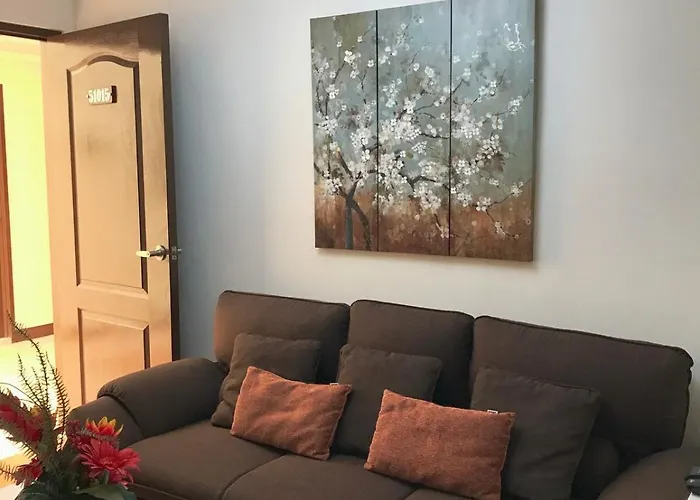 Staycation Nook Between Ayala And Sm Malls *